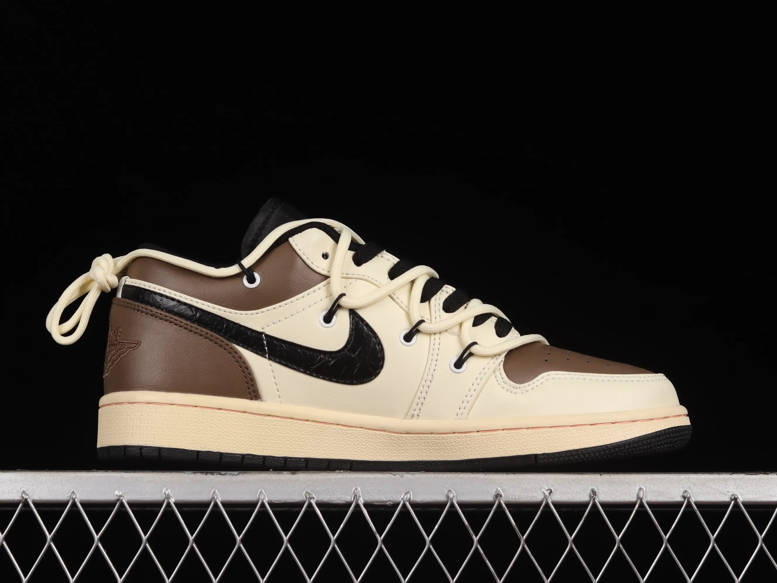All categories Air Jordan Jordan series basketball shoes Air Jordan 1 Low Z version Air Jordan 1 Low AJ1 Joe 1 customized version Vibe flavor deconstruction Sports culture basketball shoes 553558-062